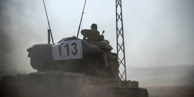 20 Türk tankı Suriye topraklarına girdi