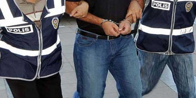 Manisa'da, bir il müdürü ve bir ilçe müdürü tutuklandı