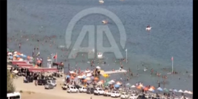 Doğudaki tatilcilerin gözdesi: Hazar Gölü