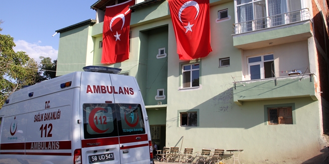 Şehit Uzman Çavuş Alkan'ın babaevine acı haber ulaştı