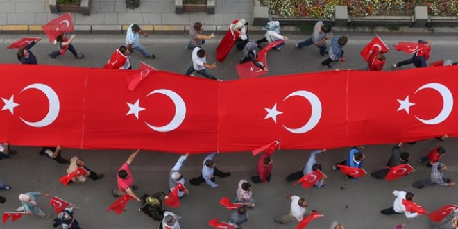 Van'da darbe ve teröre karşı birleşelim mitingi yapılıyor