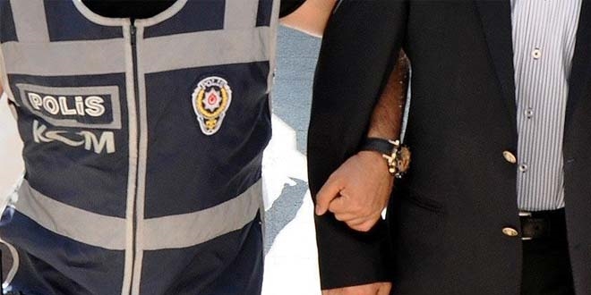 Kilis'te adliyeye sevk edilen 2 öğretmen tutuklandı