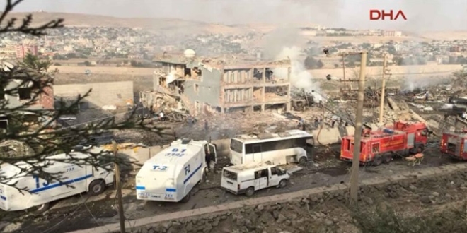 Şırnak'ta polise bombalı saldırı: 11 şehit