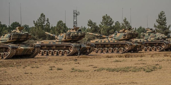 Sınır hattı tanklarla takviye ediliyor