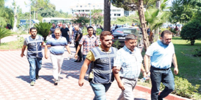 Kemer ve Manavgat'ta FETÖ'den 10 tutuklama