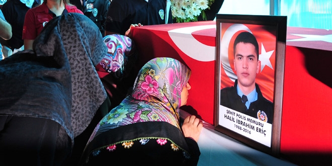 Şehit polis memuru Eriç, son yolculuğuna uğurlandı