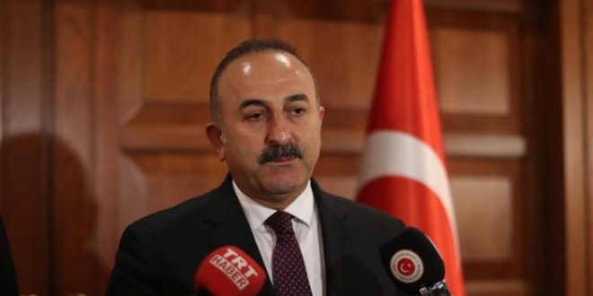 Çavuşoğlu: YPG, Fırat'ın doğusuna geçmeli, yoksa hedef olacak
