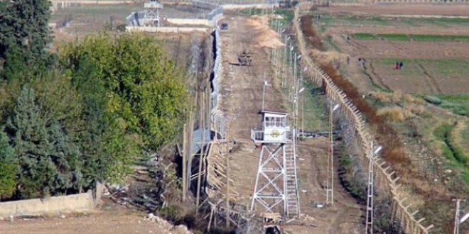 TSK, s�n�r g�venli�i i�i hendek kaz�yor