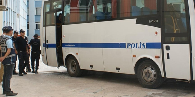 Isparta'da gzaltna alnan 10 niversite personeli tutukland