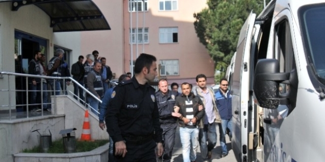 Siirt Üniversitesi'nin 2 şube müdürü, 4 daire başkanına gözaltı