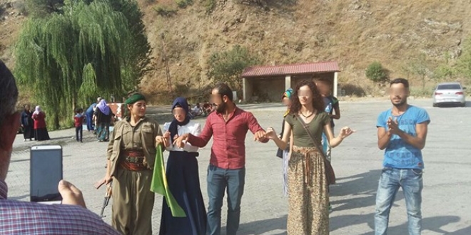 Yol kesen PKK'lılarla halay çekti, gözaltına alındı