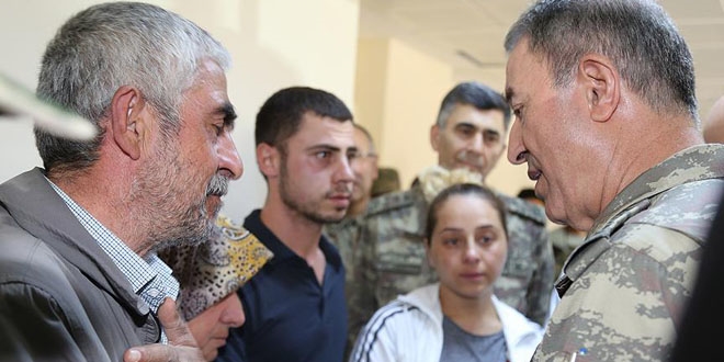 Genelkurmay Başkanı Akar'dan yaralı üsteğmene ziyaret