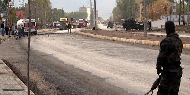 Hakkari'de ter�r sald�r�s�: 1 �l�, 1 yaral�