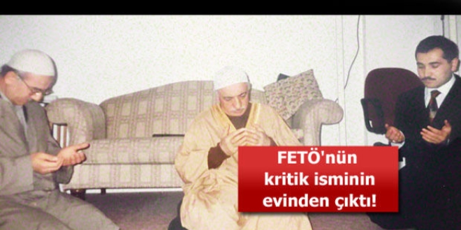 Adil Öksüz, FETÖ elebaşı Gülen'in dizinin dibinde