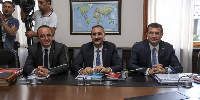3 parti Anayasa değişikliği görüşmeleri için bir arada