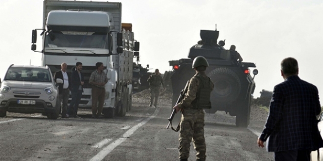 Hakkari'de yola döşenen patlayıcılar imha edildi