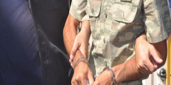 Kars'ta, adliyeye sevk edilen 32 askerden 4' tutukland