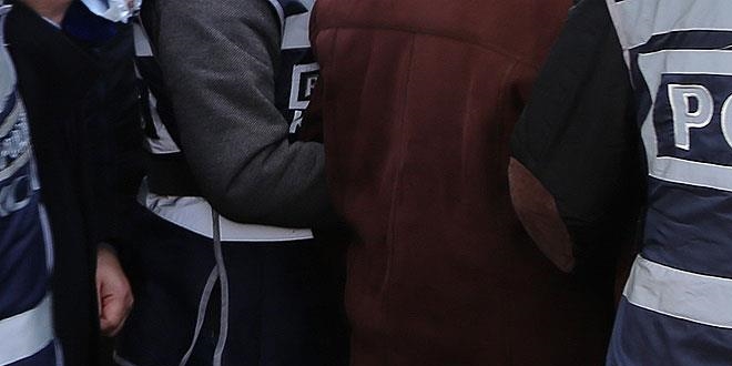 �zmir'de g�zalt� karar� ��kar�lan 78 ki�iden 10'nu g�zalt�na al�nd�