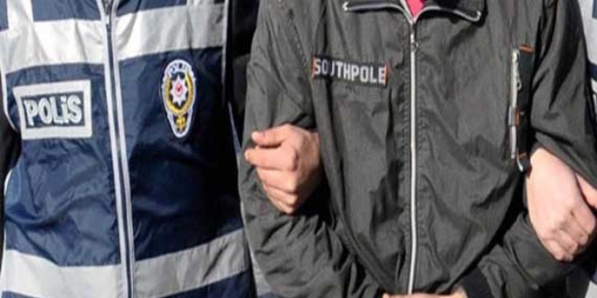 �zmir'de g�zalt�na al�nan 5 ki�iden 3'� tutukland�