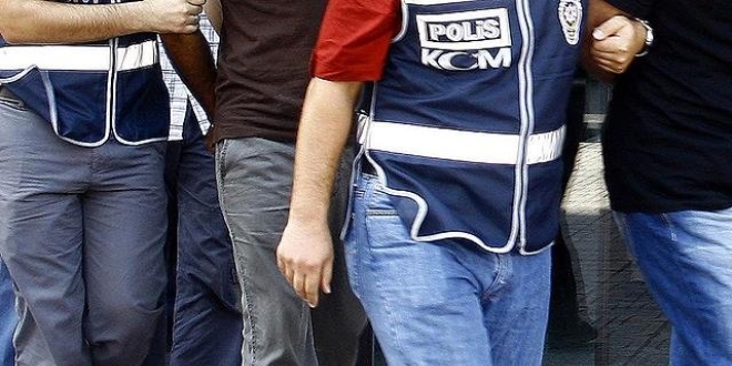 �zmir'de adliyeye sevk edilen 18 zanl�dan 10'u tutukland�