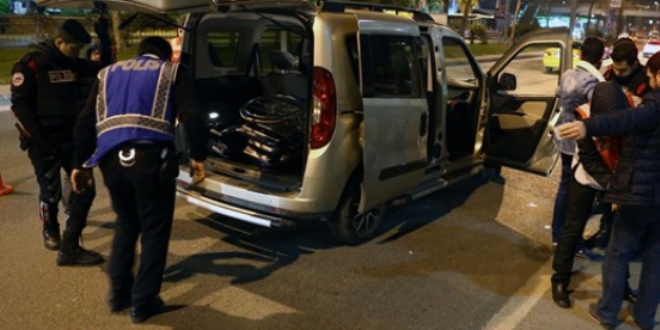 �stanbul'da asayi� uygulamas�nda, 80 ��pheli g�zalt�na al�nd�