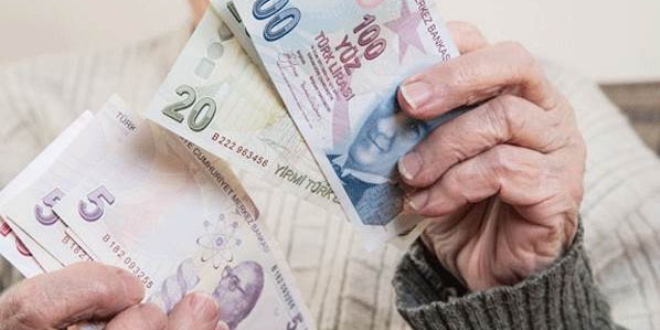Emeklilere promosyon konusu Müezzinoğlu'nun masasında