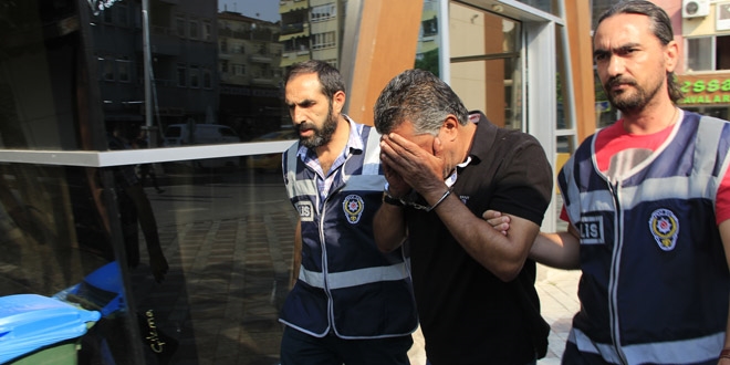 'Adın FETÖ'ye karıştı' diyerek 100 bin lirasını dolandırdı