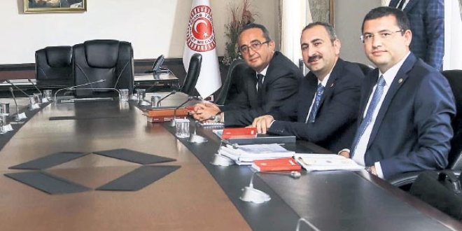 3 parti YK'n kaldrlmas iin uzlat