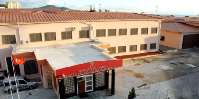Alanya'da 28 mahkum yedikleri gıdadan zehirlendi