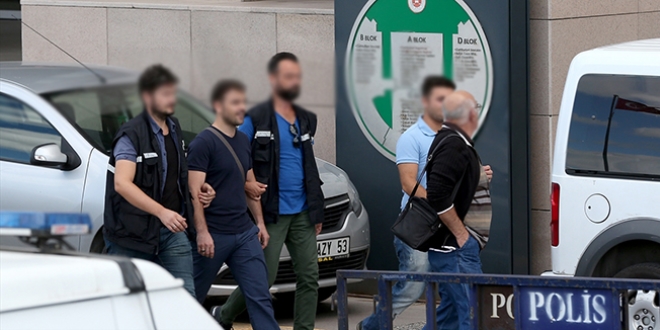Gaziantep'te adliyeye sevk edilen 48 adliye personelinden 1'i tutukland