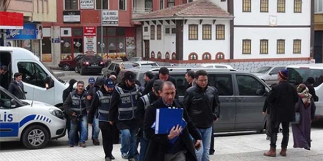 orum eski AK Parti le Bakan'nn da olduu 19 pheli tutukland