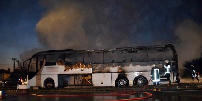 Yolcu otob�s� seyir halindeyken yand�