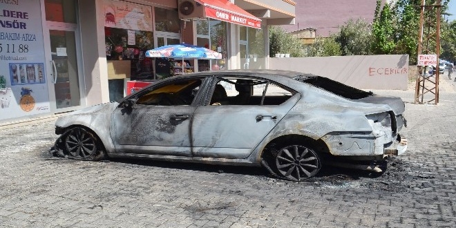 Hatay'da cezaevi müdürünün aracı kundaklandı