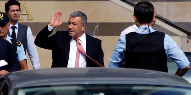 Emniyet m�d�r�, te�kilat�n�n bayram�'n� telsizden kutlad�