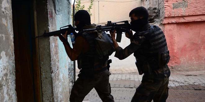 Çukurca'daki operasyonlarda 490 Kalaşnikof ele geçirildi