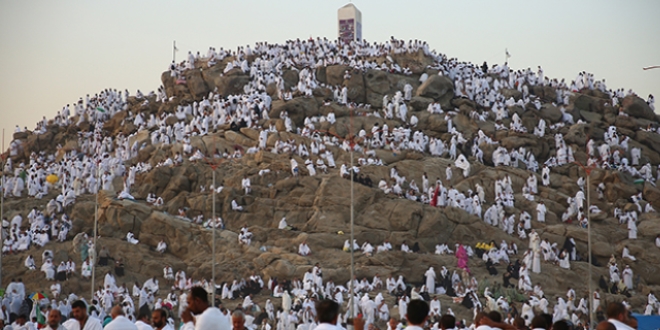 Hacı adayları Arafat'ta buluştu