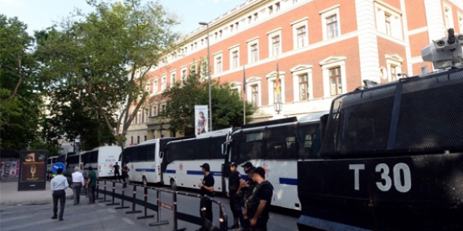 Kayyum atanan belediyelerin çevresinde yoğun güvenlik önlemi alındı
