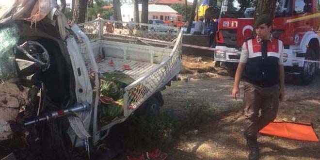 Denizli'de trafik kazalar: 3 l, 3 yaral
