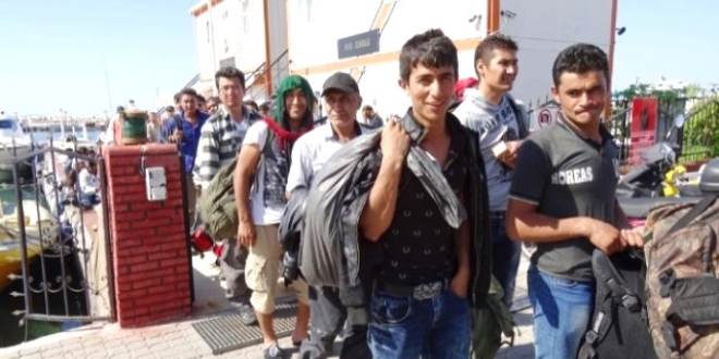 zmir'den Yunanistan'a gemeye alan 161 yabanc uyruklu yakaland