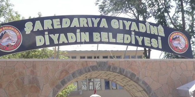 Bakan talimat verdi, Kürtçe tabela yerine kondu