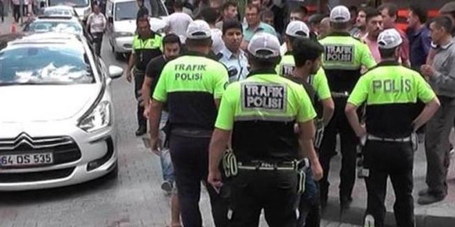 Ağrı'da 'dur' ikazına uymayan araca ateş açıldı