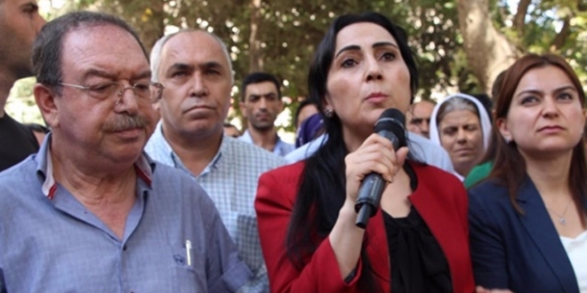 HDP'li Yüksekdağ Türk bayrağından rahatsız oldu