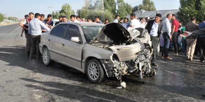 Ağrı'da trafik kazası: 2'si ağır 8 yaralı