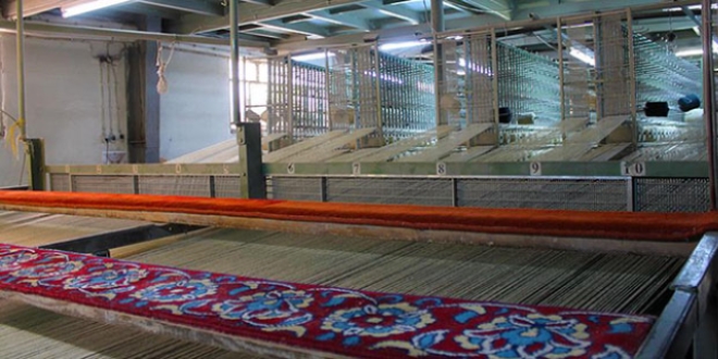 Tarihi camilerin halıları asırlık tecrübeyle dokunuyor