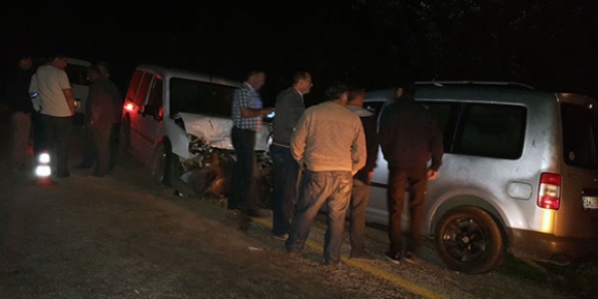 Kastamonu'da iki kamyonet çarpıştı: 8 yaralı