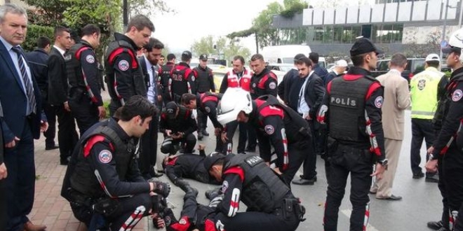 Şişli'de yunuslar kaza yaptı: 2 polis yaralı