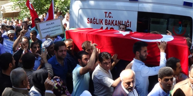 emdinli'de ldrlen AK Partili Ahmet Budak topraa verildi