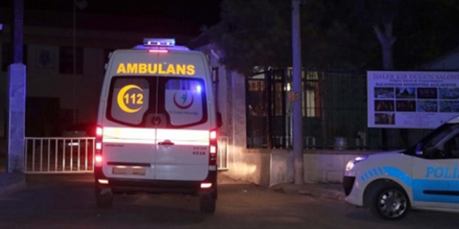 Antalya'da 2 ayrı trafik kazasında 8 kişi yaralandı