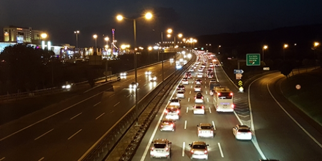 İstanbul'da tatil dönüşü trafiği başladı