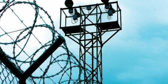 FETÖ'den tutuklanan savcı cezaevinde kendini astı